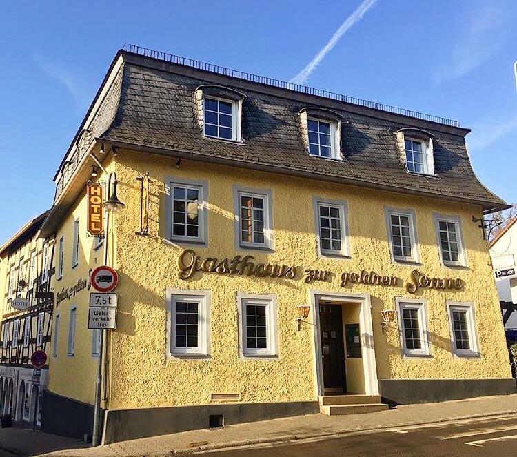 Hotel Zur Goldenen Sonne Usingen Exterior photo